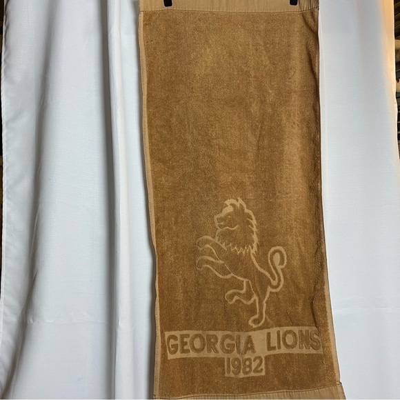 Retro Georgia Lions 1982 Dundee 22.5” x 44” Towell - Picture 1 of 4